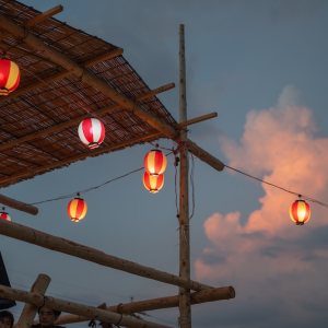 お盆に実家へ帰ったら、空き家のことを家族で話し合ってみませんか？